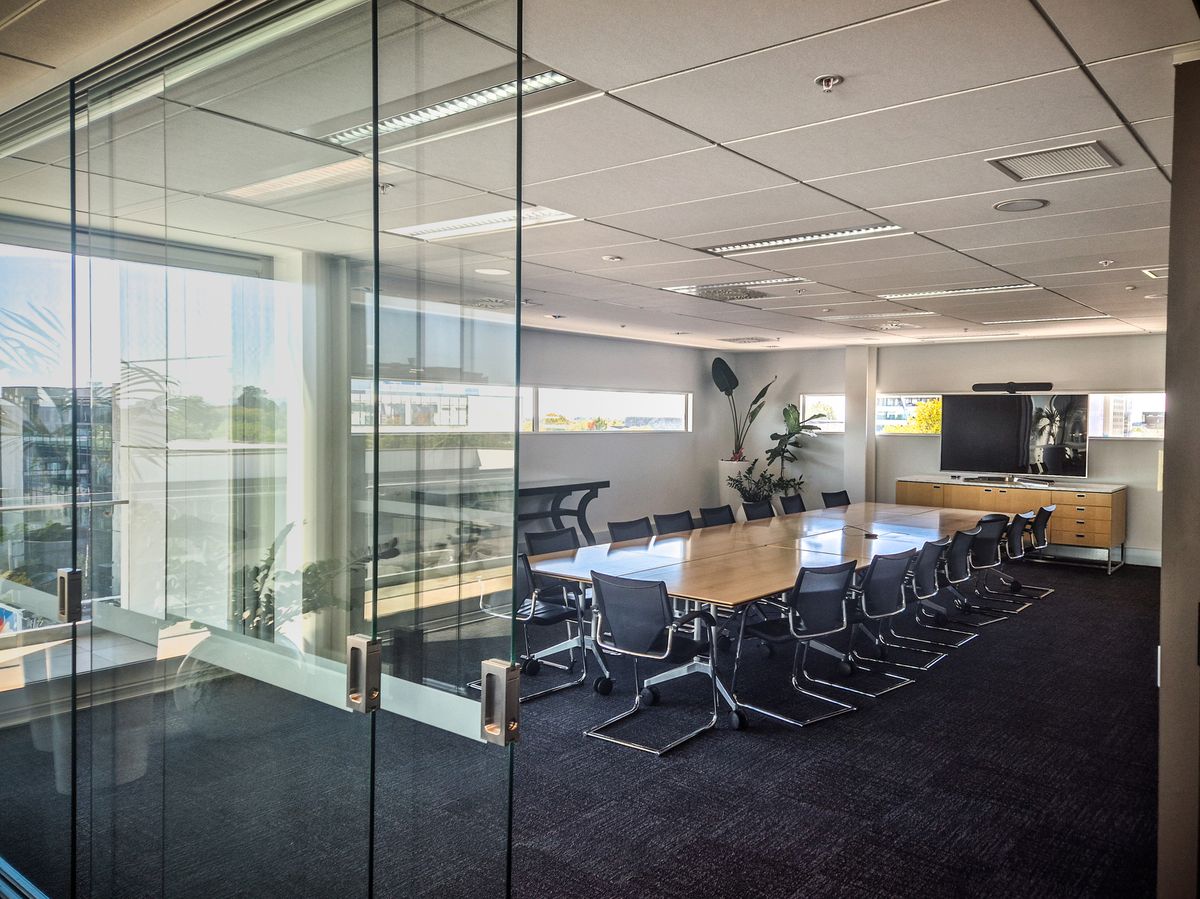 'A' GRADE OFFICE PREMISES WITH AVON RIVER VIEWS – pohled 3