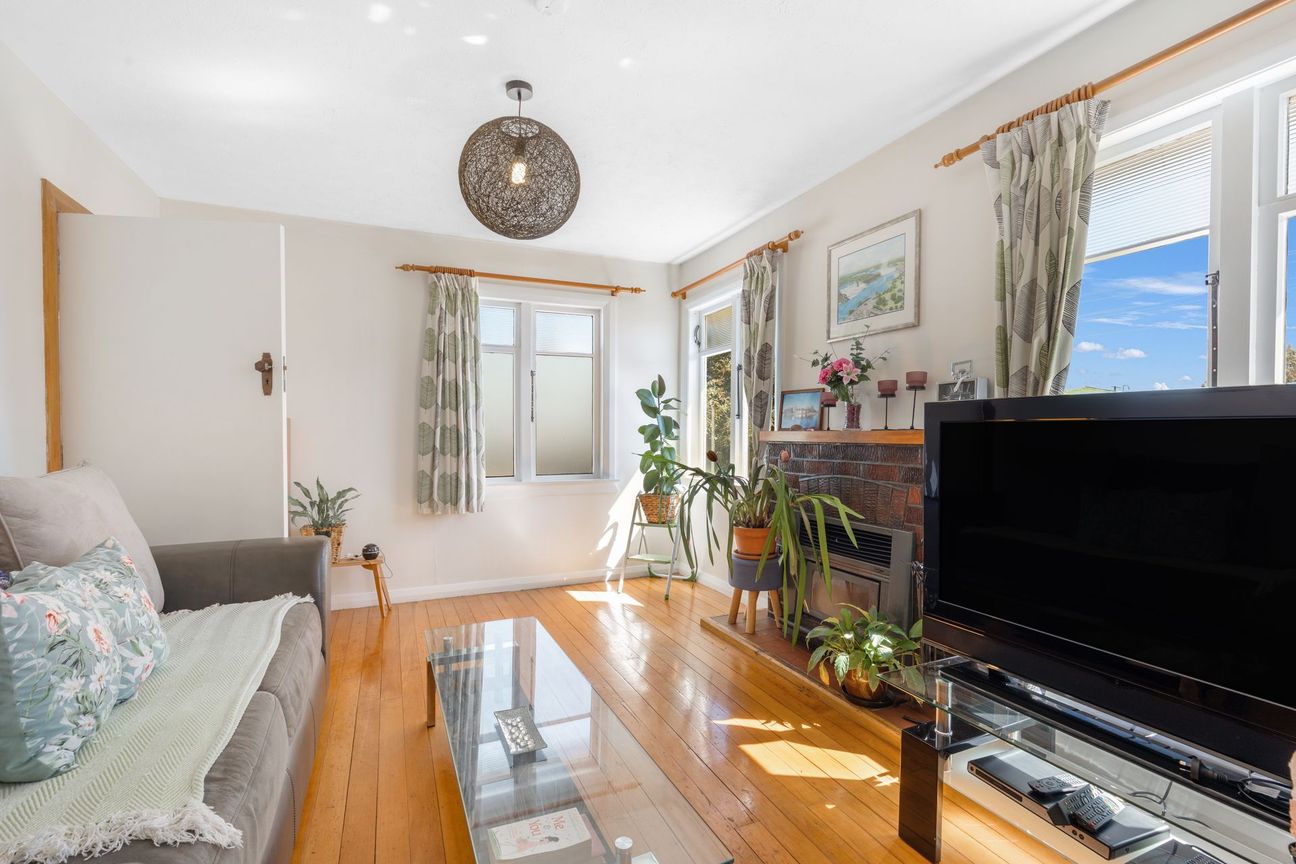 Move-in Ready 1950s Charm in Witherlea Location - Bild 2