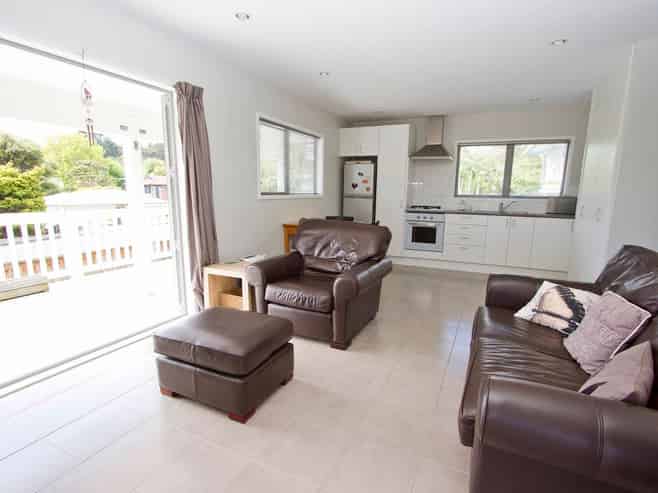 1/127 Atkinson Road, Titirangi