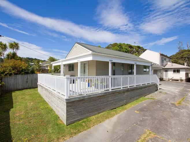 1/127 Atkinson Road, Titirangi