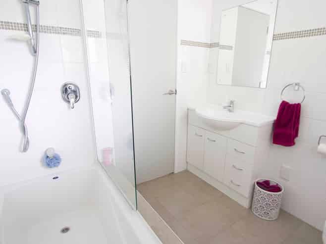 1/127 Atkinson Road, Titirangi