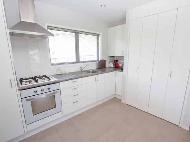 1/127 Atkinson Road, Titirangi