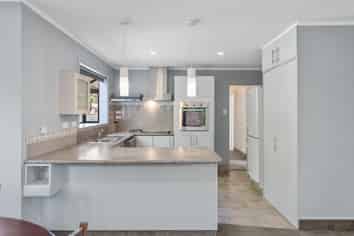 19 Sunshine Avenue, Paraparaumu