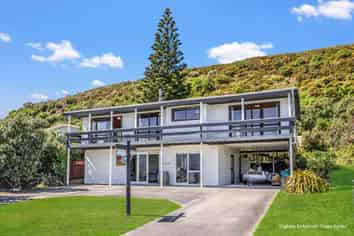 20 Lake Ferry Road, Martinborough