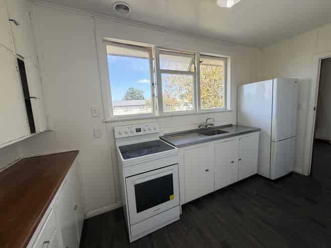 1006 Manuka Street, Mahora