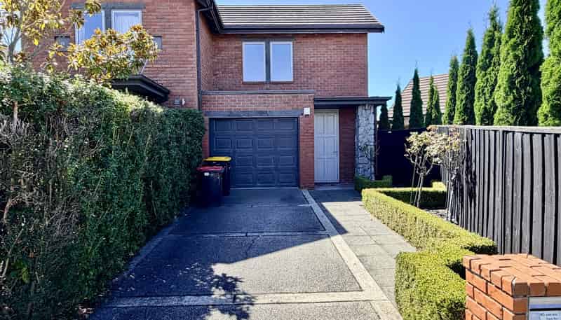 27 Henley Green, Northwood