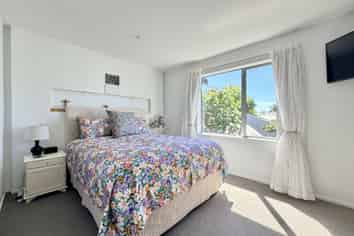 27 Henley Green, Northwood