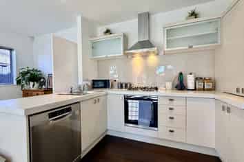 27 Henley Green, Northwood