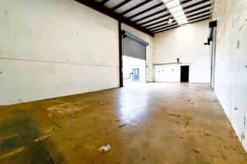 High Stud with Secure Yard | 293 m2