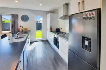 8 Fredrica Lane, Heathcote Valley