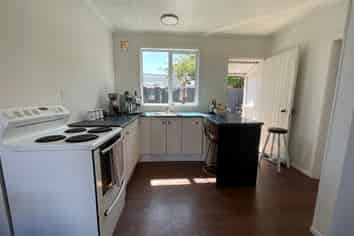 2/14 Karamu Street, Strandon