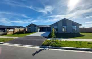 40 Blunden Road, Lincoln