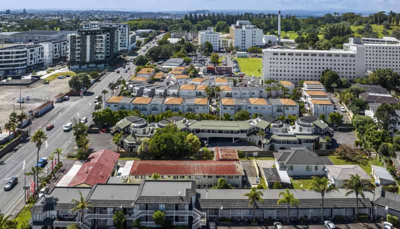 222 Green Lane West, Epsom