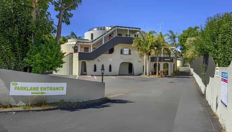222 Green Lane West, Epsom