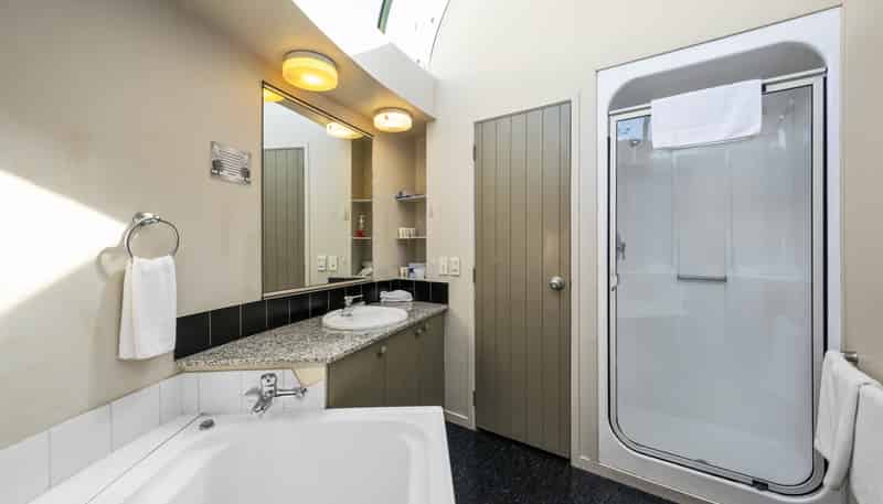 222 Green Lane West, Epsom