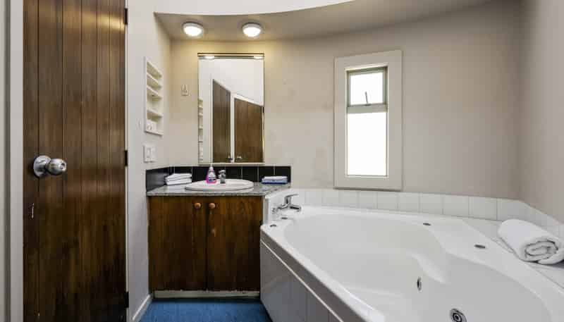 222 Green Lane West, Epsom