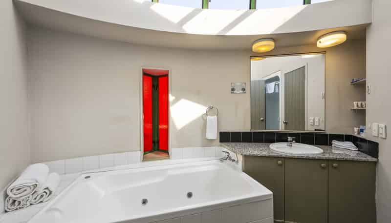 222 Green Lane West, Epsom