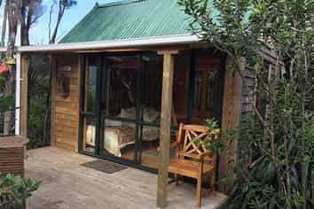 Kauri Cabin/128 Lone Kauri Road, Karekare