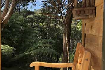 Kauri Cabin/128 Lone Kauri Road, Karekare