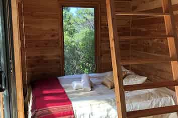 Kauri Cabin/128 Lone Kauri Road, Karekare