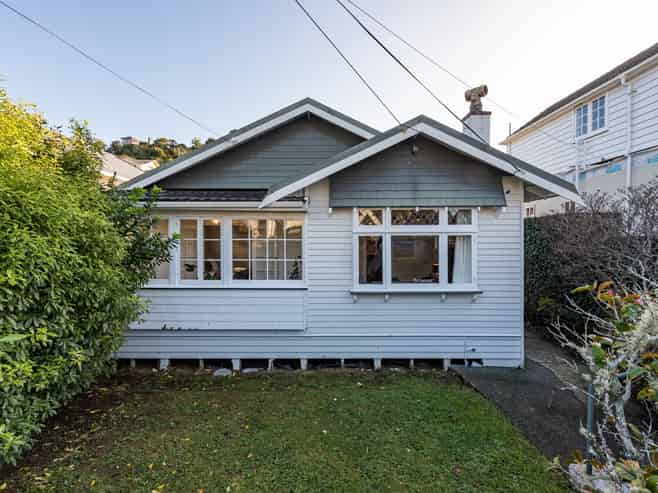 6 Friend Street, Karori