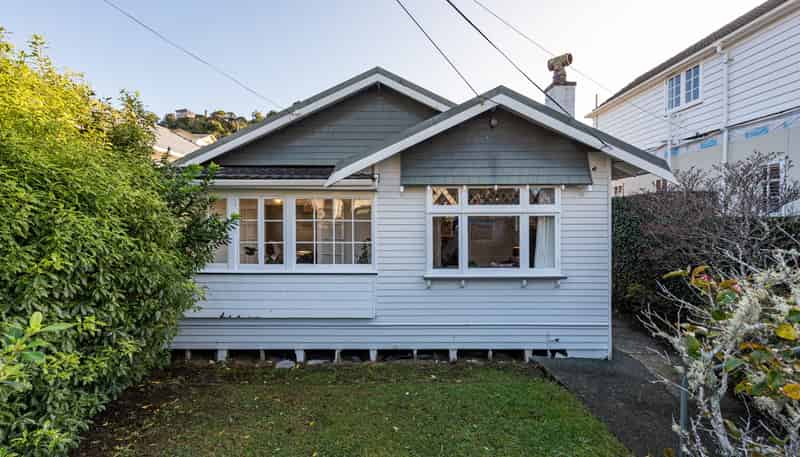 6 Friend Street, Karori
