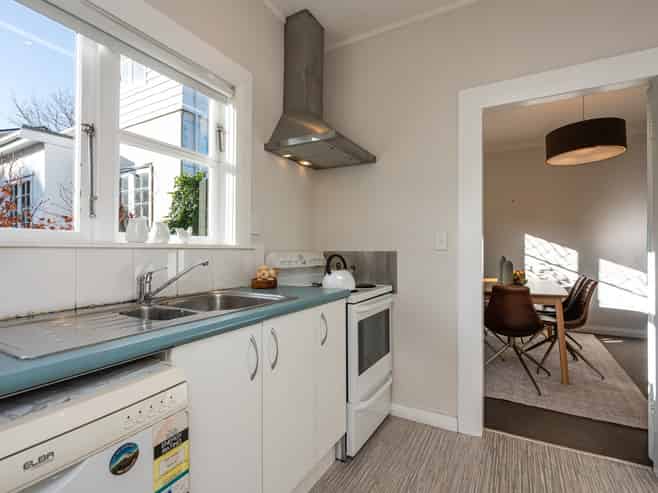 6 Friend Street, Karori