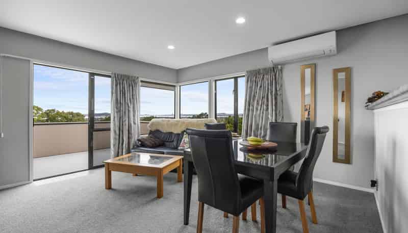 207 Royal Road, Massey