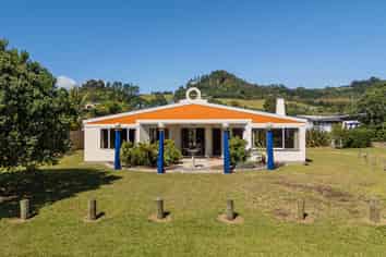 1 Hawk Hill Crescent, Cooks Beach