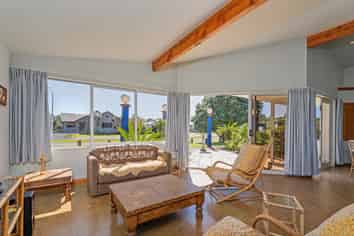 1 Hawk Hill Crescent, Cooks Beach