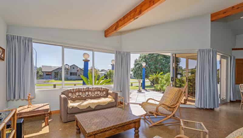 1 Hawk Hill Crescent, Cooks Beach