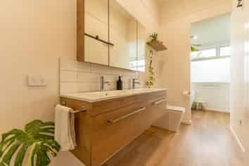 30 Woodlands Road, Parkside