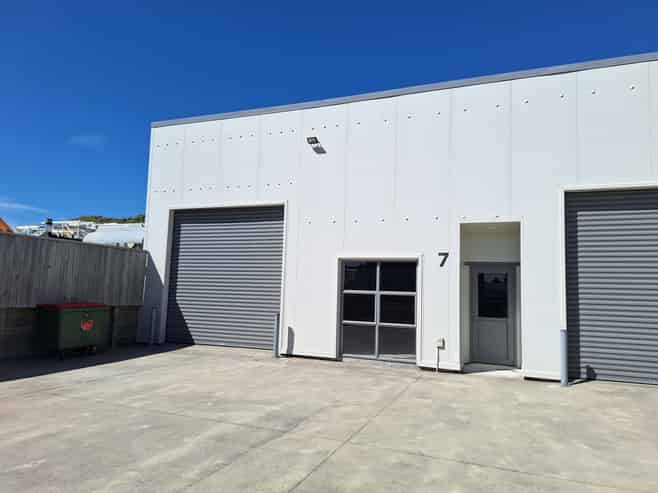 Modern Workshop / Warehouse