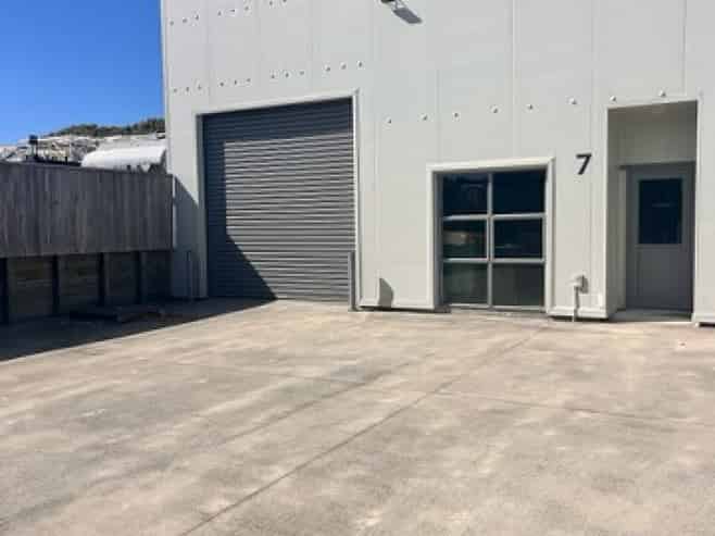 Modern Workshop / Warehouse