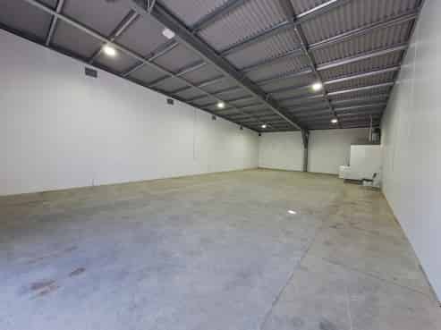 Modern Workshop / Warehouse