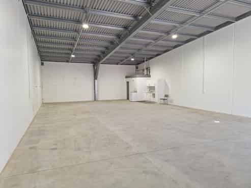 Modern Workshop / Warehouse