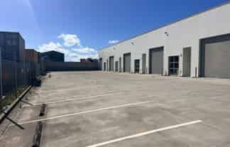 Modern Workshop / Warehouse