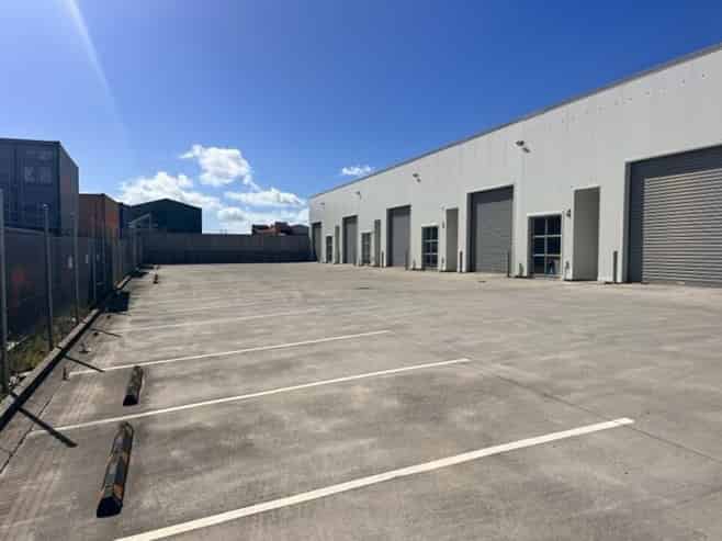 Modern Workshop / Warehouse