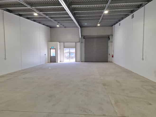 Modern Workshop / Warehouse