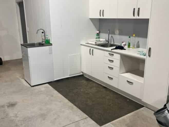 Modern Workshop / Warehouse