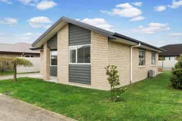 27 Landmark Court, Huntington