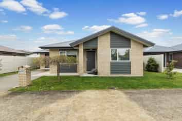 27 Landmark Court, Huntington