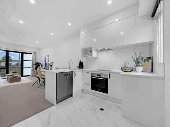 2/112 Moore Street, Howick