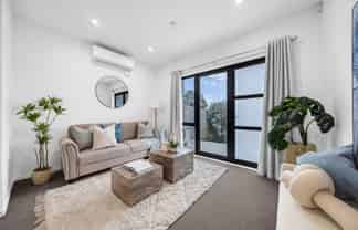 2/112 Moore Street, Howick