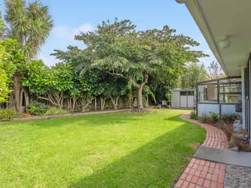 20 Awanui Drive, Waikanae