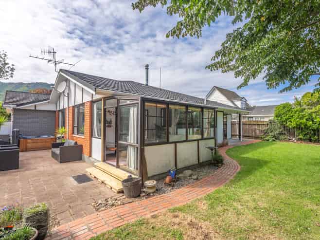 20 Awanui Drive, Waikanae