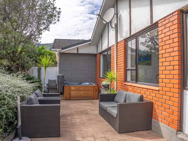 20 Awanui Drive, Waikanae