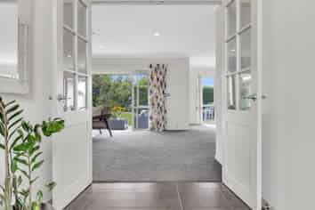 9 Portofino Point, Karaka