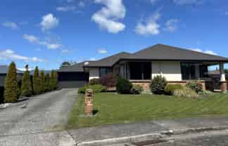 8 Harkness Place, Westport