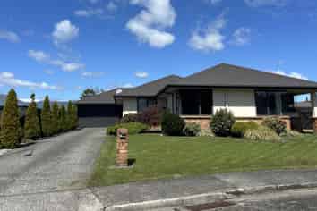 8 Harkness Place, Westport